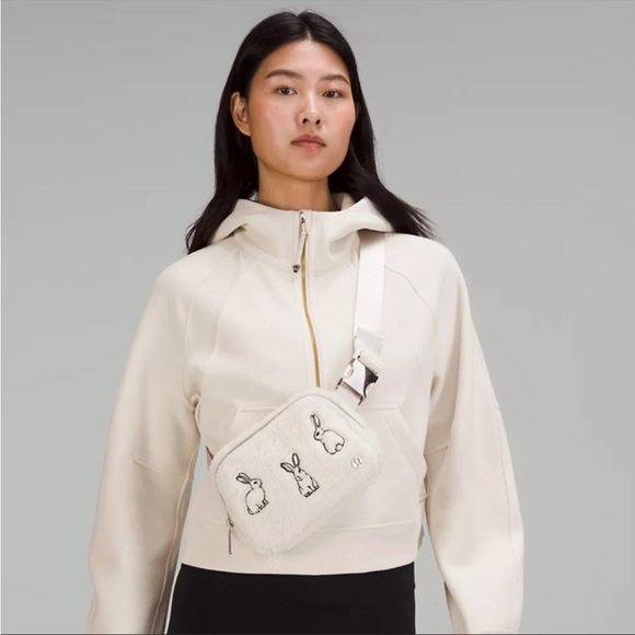 NEW Lululemon Everywhere Belt Bag 1L Fleece New Years Lunar Rabbit - Picture 6 of 9